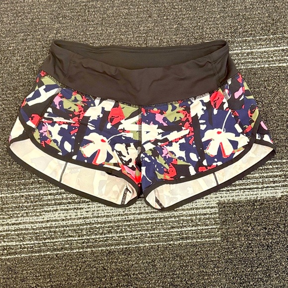 Lululemon Speed Up Shorts Low Rise 2.5”. Size 4 Pop Cut Boom Juice Multi / Black - Picture 1 of 6